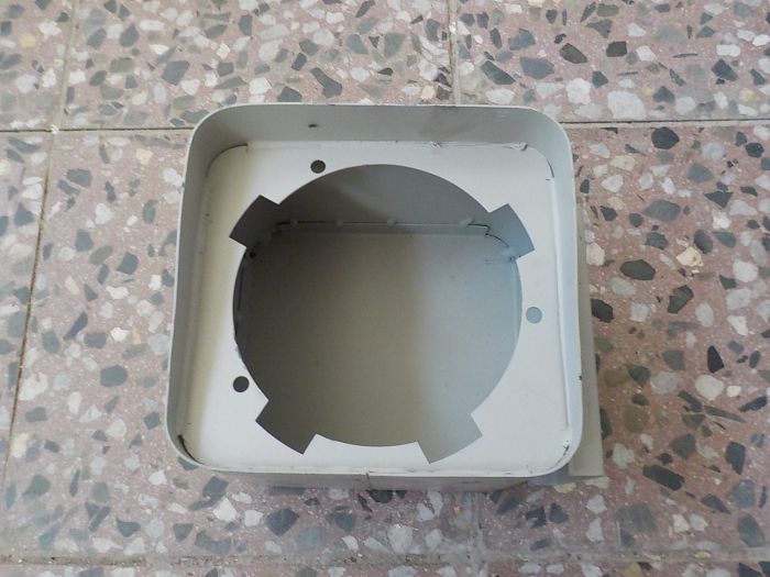 Držák světlometu pravý