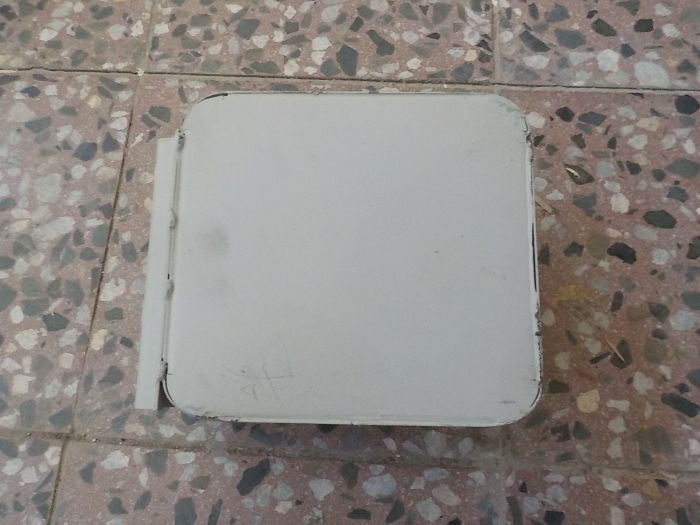 Držák světlometu pravý