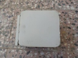 Držák světlometu pravý