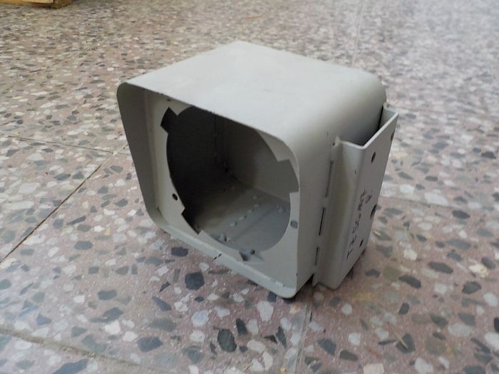 Držák světlometu pravý