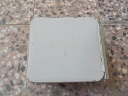 Držák světlometu levý