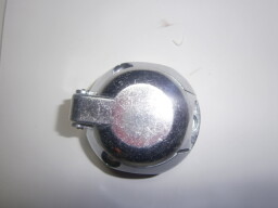 Zásuvka 7. pólová kovová