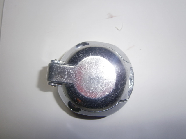 Zásuvka 7. pólová kovová