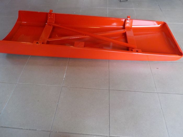 Kapota motoru Z6211-7245 komaxit červená