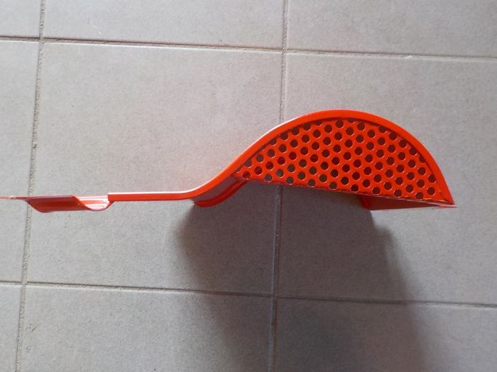 Boční kryt alternátoru komaxit červená