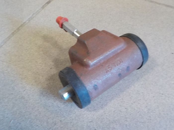 Brzdový váleček dovoz