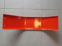Přední blatník plechový levý, pravý komaxit červená