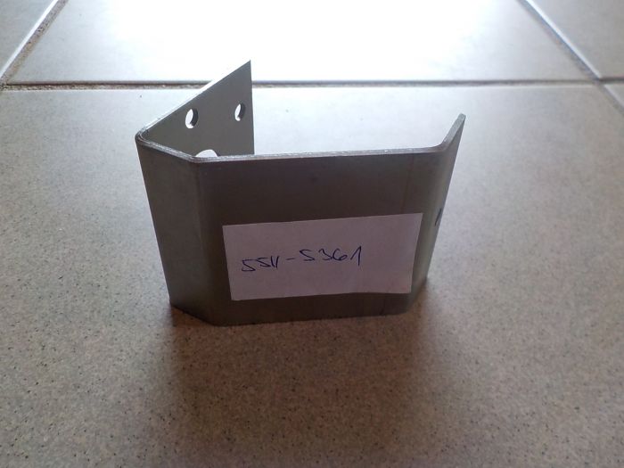 Konzola pro držák lůžka čepu kapoty