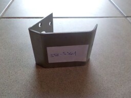 Konzola pro držák lůžka čepu kapoty