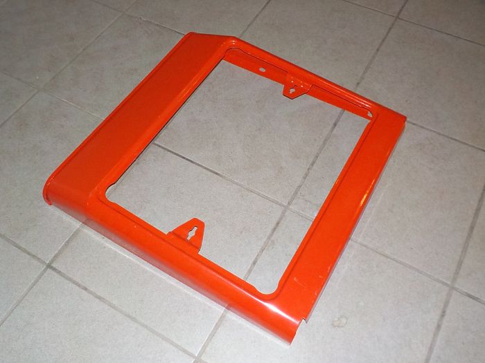 Přední maska Zetor Z5711-6911 komaxit červená