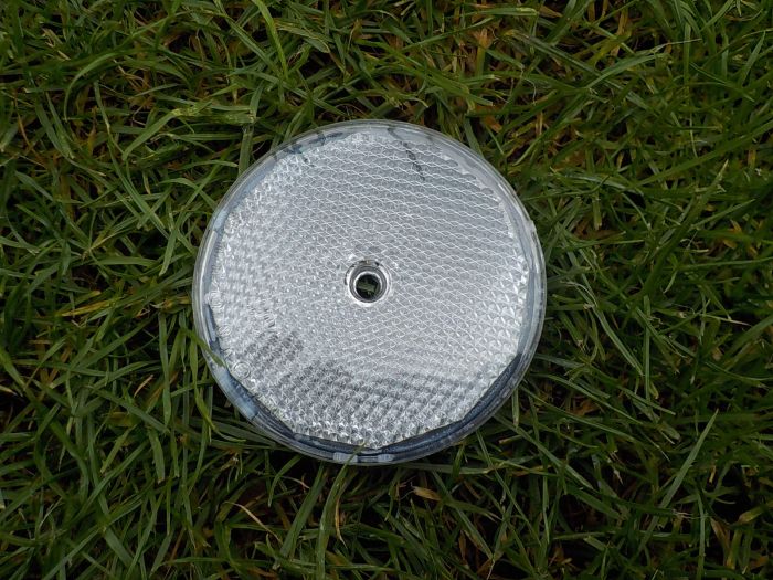 Odrazka bílá kulatá - šroub uprostřed