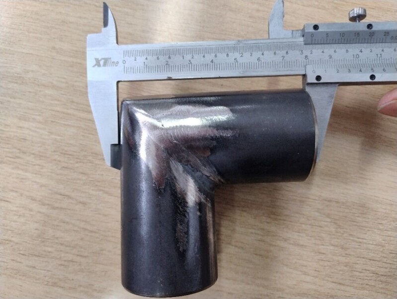 Koleno chladiče kovové 