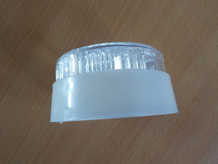 Kryt pozičního světla bílý