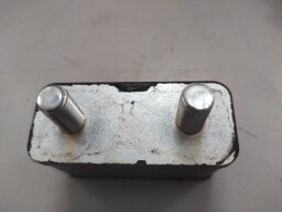 Nárazník přední nápravy