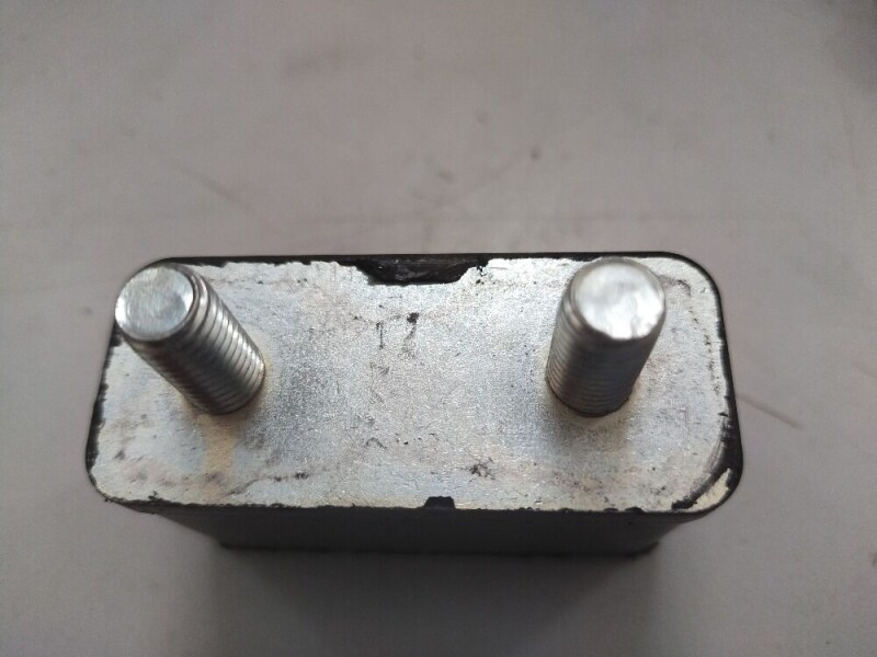 Nárazník přední nápravy