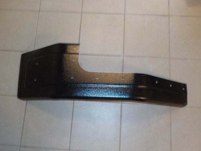 Blatník přední levý plastový - hnací náprava