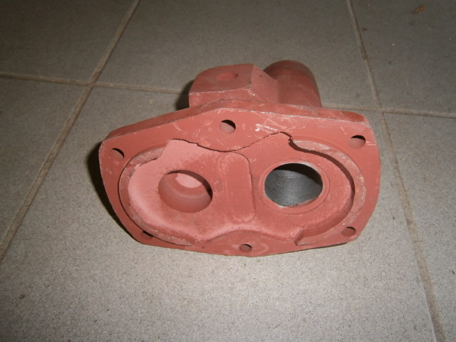 Pouzdro hřídele řízení