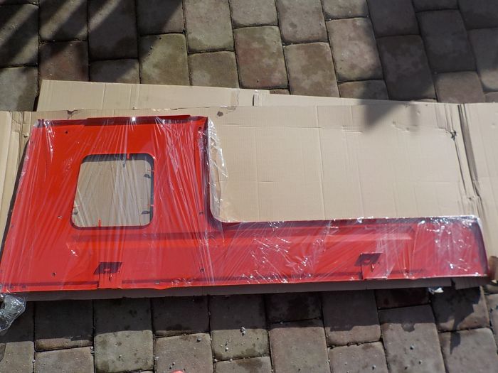 Bočnice přední levá Z4611-6911 komaxit červená