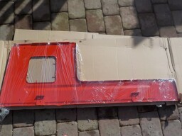 Bočnice přední levá Z4611-6911 komaxit červená