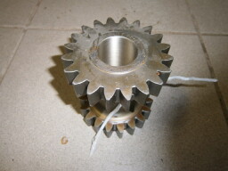 Kolo zpětné rychlosti 19/20 zubů Z6911, 6945 -  dovoz 