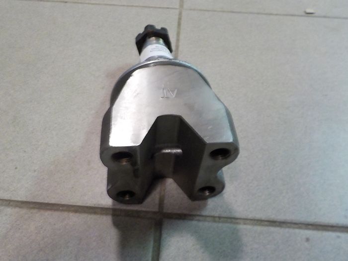 Otočný čep s kroužkem