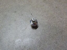 Maznička M8x1 napichovací přímá