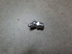 Maznička M8x1 napichovací 45 stupňů