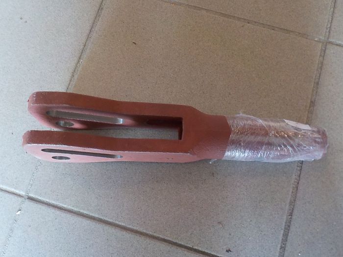 Vzpěra levého táhla hydrauliky