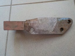 Konzola spodního táhla hydrauliky - levá