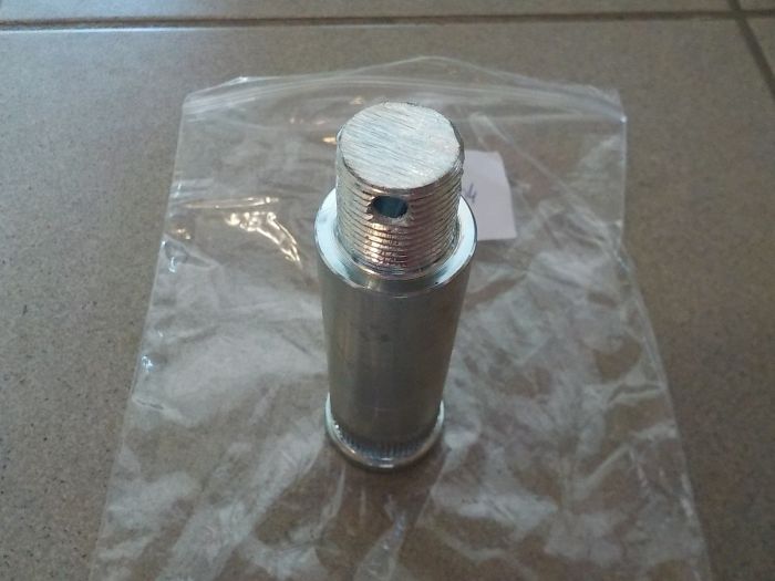 Čep upínací konzoly a spodního táhla hydrauliky