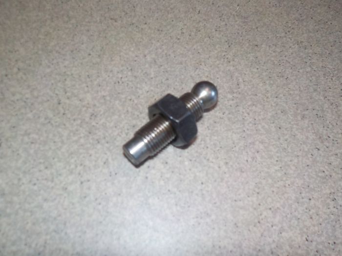 Stavěcí šroub vahadla ventilu s maticí