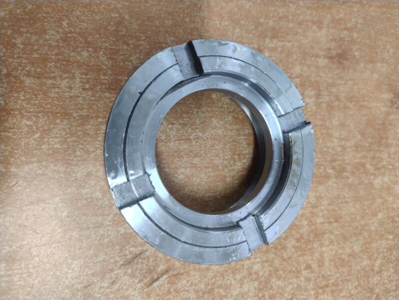 Sada přítažných matic pravého brzdového bubnu