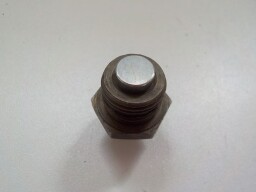 Čep dopravního čerpadla