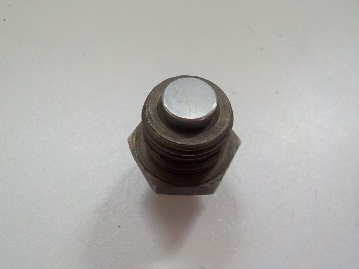 Čep dopravního čerpadla