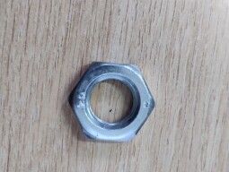 Pojistná matice napínače - pravá