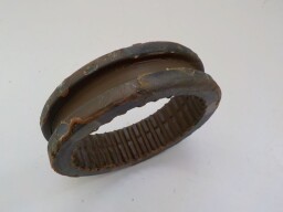 Přesouvací objímka drážkového hřídele synchronů