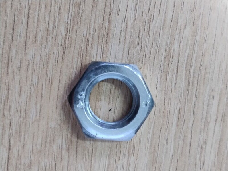 Pojistná matice napínače - levá