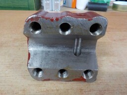 Otočný čep přední nápravy 6-děrový 