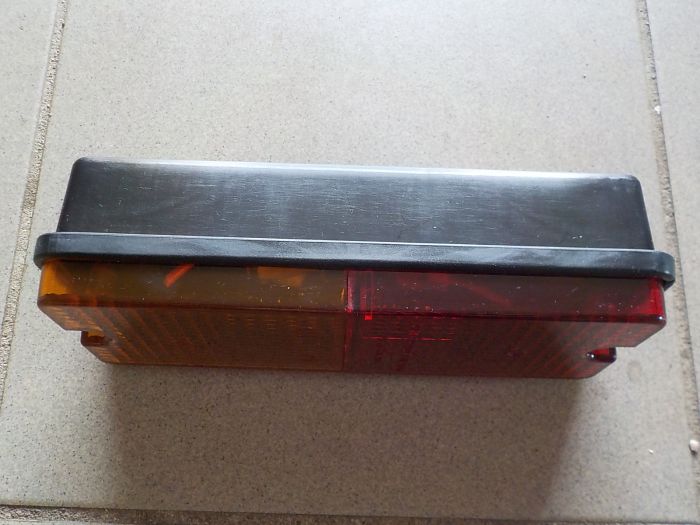 Světlo zadní plastové levé 21 cm