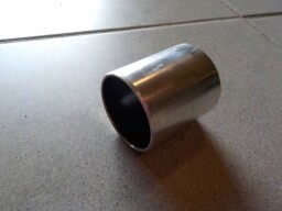 Pouzdro svislého čepu kovové horní delší