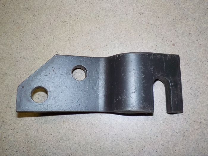 Spodní držák chladiče levý 