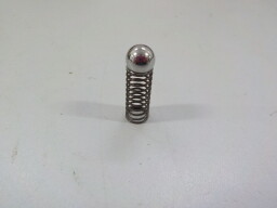 Pružina a kulička tělesa čističe oleje