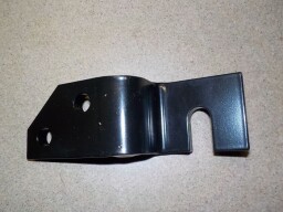 Spodní držák chladiče pravý 