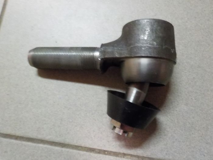 Kulový čep pravý spojovací tyče hnací nápravy český