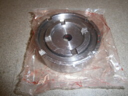 Přítažná matice levého brzdového bubnu