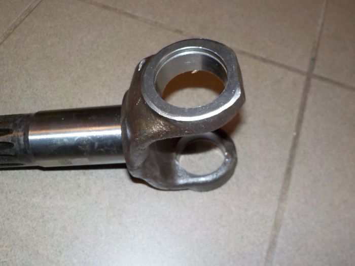 Hřídel kola - hrubé drážkování