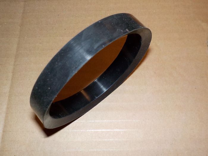 Gumové těsnění ložiska tělesa rejdového čepu