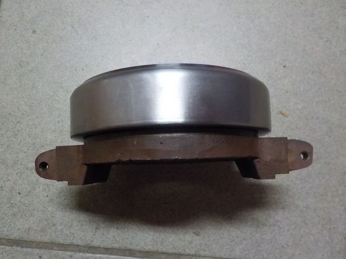 Vysouvací ložisko spojky s objímkou