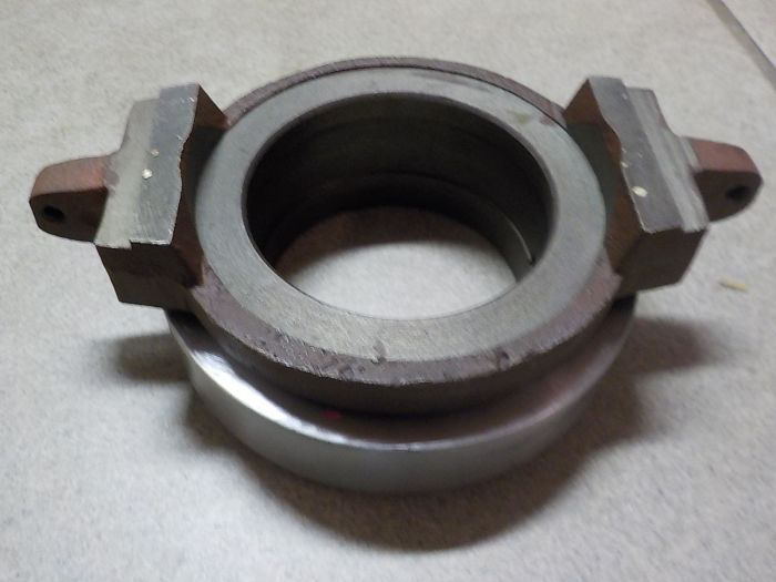 Vysouvací ložisko spojky s objímkou