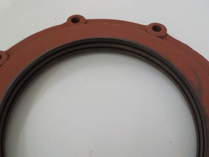 Zadní víko motoru pro labyrint